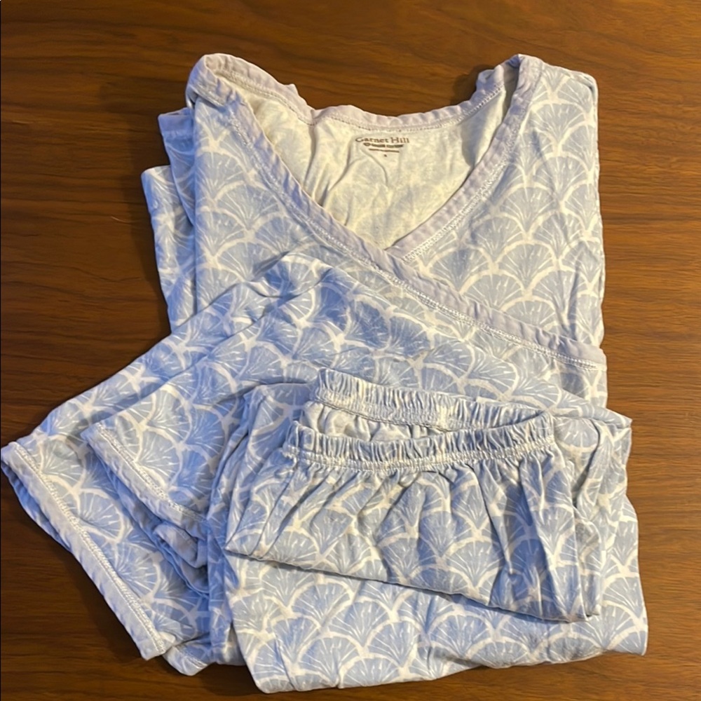 Garnet Hill Women's Light Blue scallop pattern Pajama Set - small